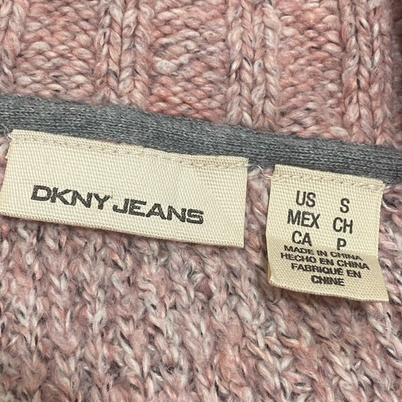 Pink cozy sweater 💗✨ - Picture 4 of 7